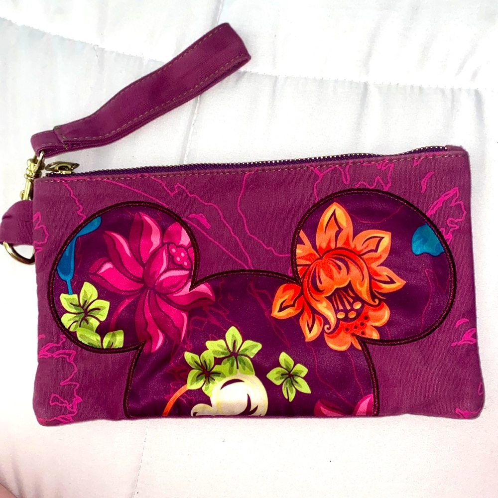 DISNEY PURPLE FLORAL WRISTLET GREAT CONDITION!!